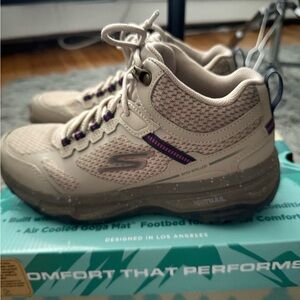 Pre-loved Skechers Women's Beige Hiking Shoes